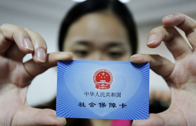 北京最新西安24小时套医保卡的银行方法分析(最方便真实的北京西安医保卡的钱能套出来吗方法)